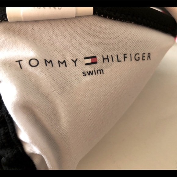 NWOT TOMMY Hilfiger Bikini top. Size Large - Picture 3 of 5